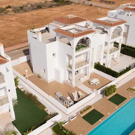 Apartment Helgafell Olivos Courtyard