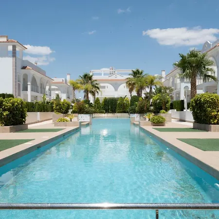 Helgafell Olivos Courtyard Apartment