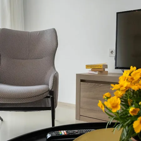 Helgafell Olivos Courtyard Apartment