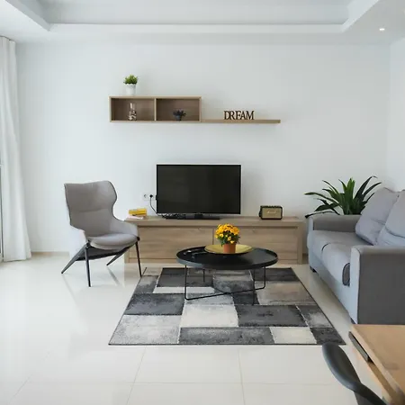 Helgafell Olivos Courtyard Apartment