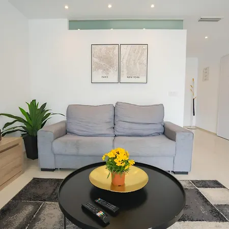 Helgafell Olivos Courtyard Apartment *
